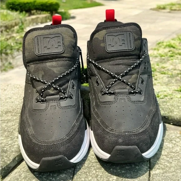 D C Shoe Company Men’s Leather Black Cam Accent Low Skate Sneakers Size 11. - Picture 2 of 6